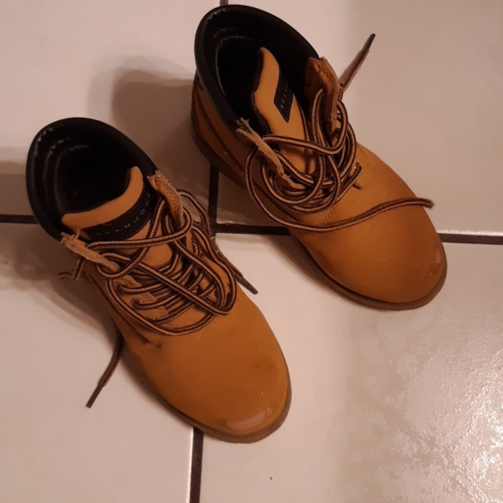 Size3 Sean John boots